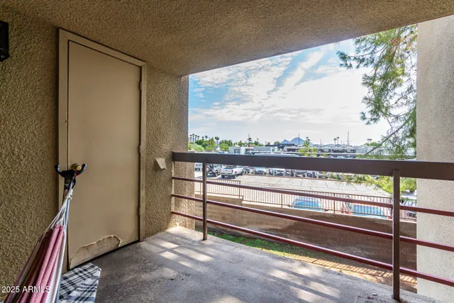 $289,990 | 5035 North 10th Place, Unit 204, Phoenix, AZ 85014