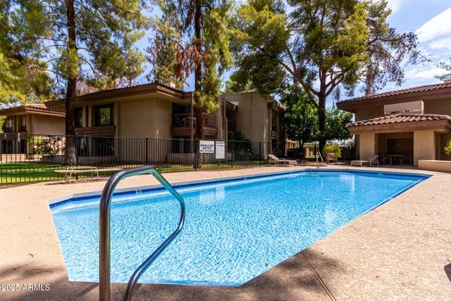 $289,990 | 5035 North 10th Place, Unit 204, Phoenix, AZ 85014