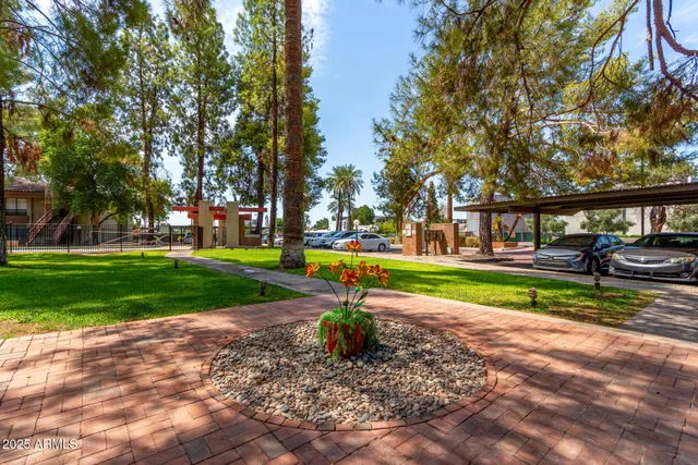 $289,990 | 5035 North 10th Place, Unit 204, Phoenix, AZ 85014