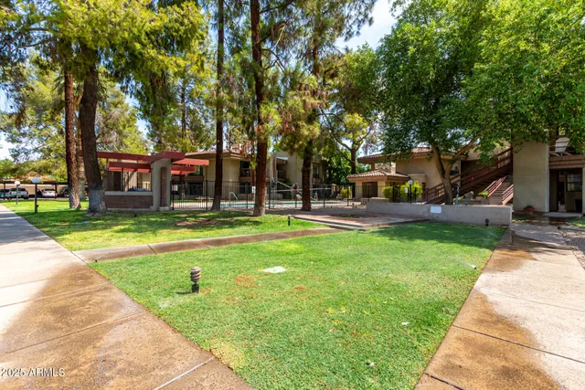 $289,990 | 5035 North 10th Place, Unit 204, Phoenix, AZ 85014