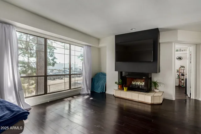 $289,990 | 5035 North 10th Place, Unit 204, Phoenix, AZ 85014