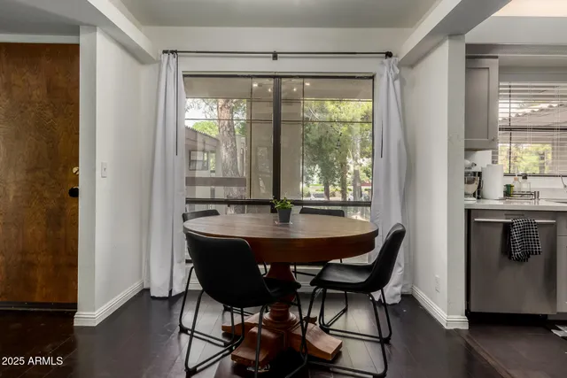 $289,990 | 5035 North 10th Place, Unit 204, Phoenix, AZ 85014