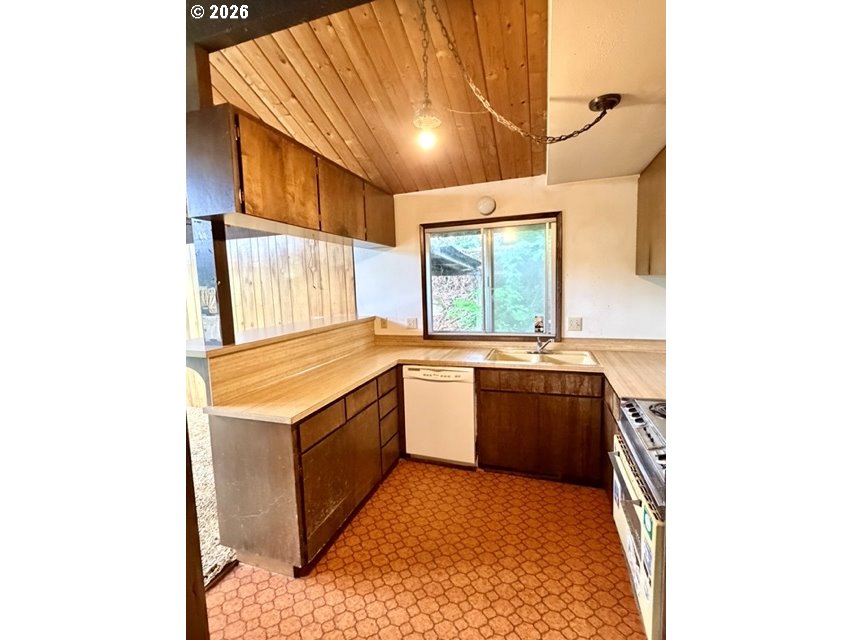 32424 Camas Swale Road Creswell, OR 97426 - Photo 5 of 19