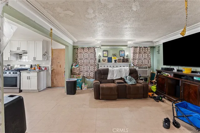 a view of road with house in background