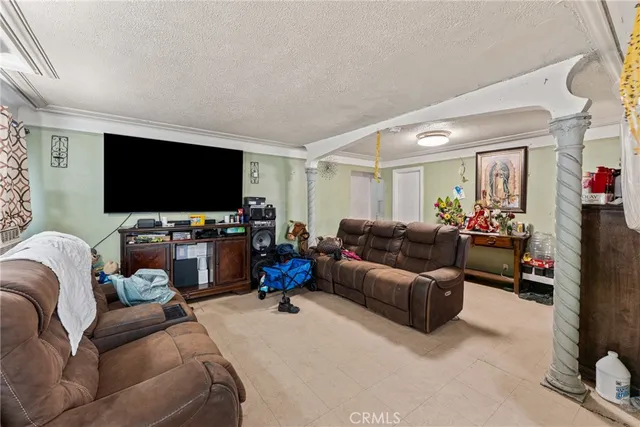 a view of a yard with a house