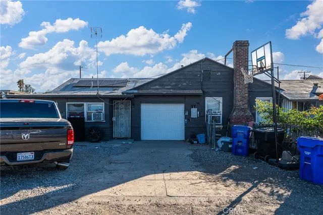 a view of a car park in front of house
