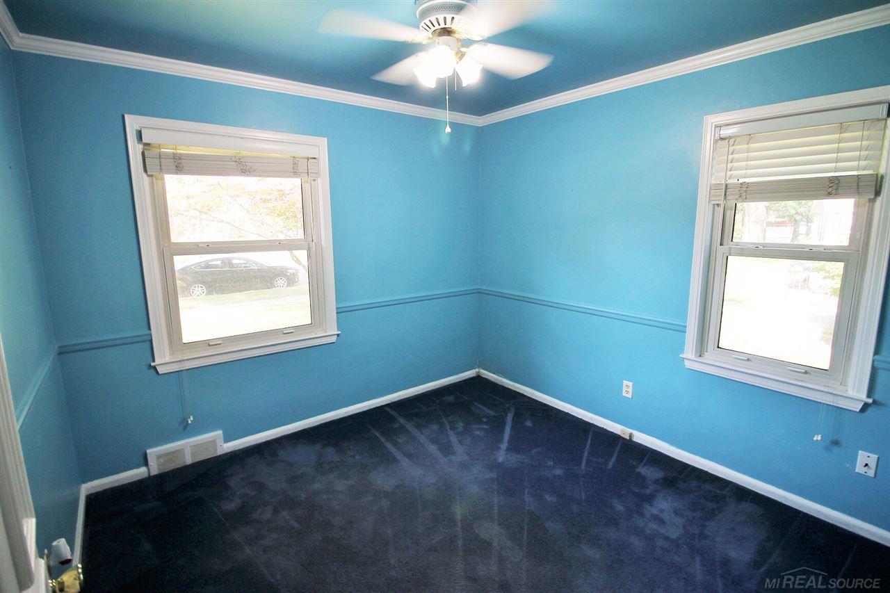 20555 Ridgemont Road Harper Woods, MI 48225 - Photo 12 of 27