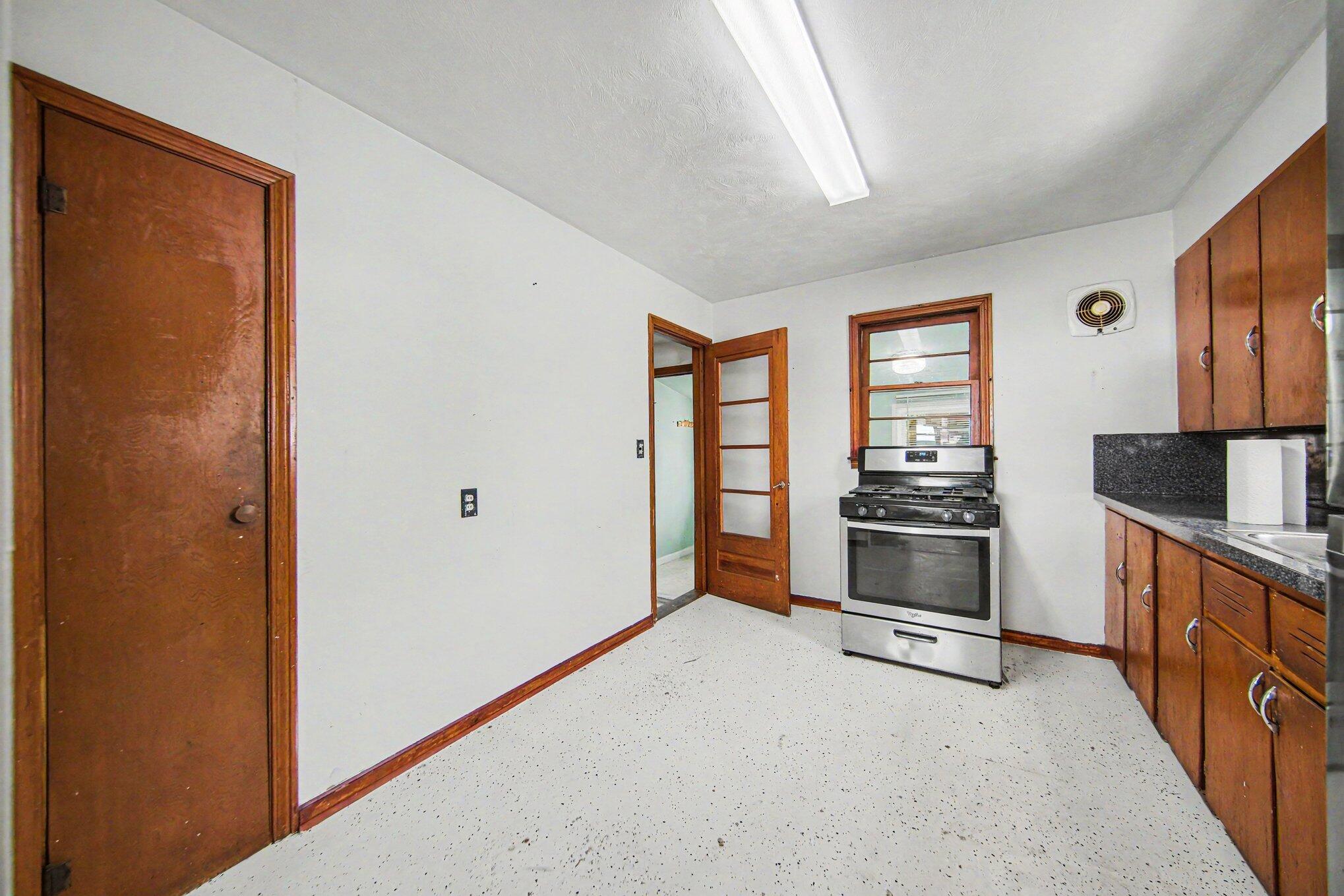 853 Addison Street Adrian, MI 49221 - Photo 13 of 30 013_dscf5586_61