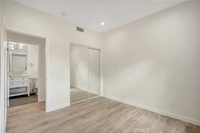 a view of livingroom with furniture