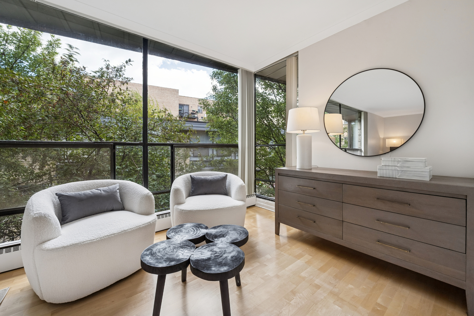 524 West Barry Avenue Chicago, IL 60657 - Photo 22 of 39 a living room with furniture and a large window
