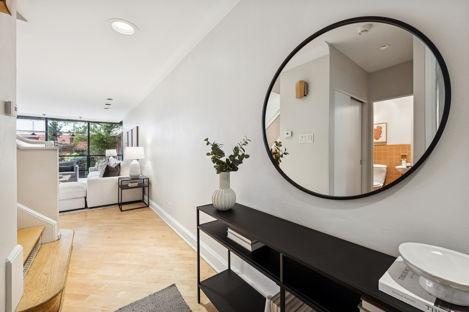 524 West Barry Avenue Chicago, IL 60657 - Photo 3 of 39 a view of a livingroom with furniture and entryway