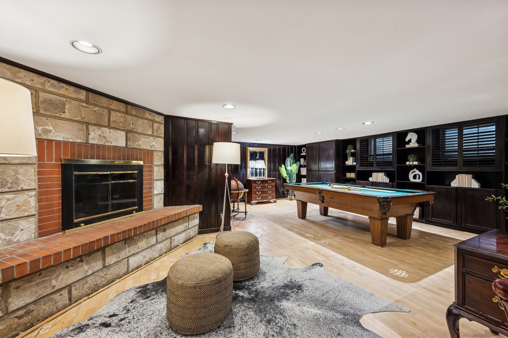 524 West Barry Avenue Chicago, IL 60657 - Photo 31 of 39 a living room with furniture a fireplace and a flat screen tv