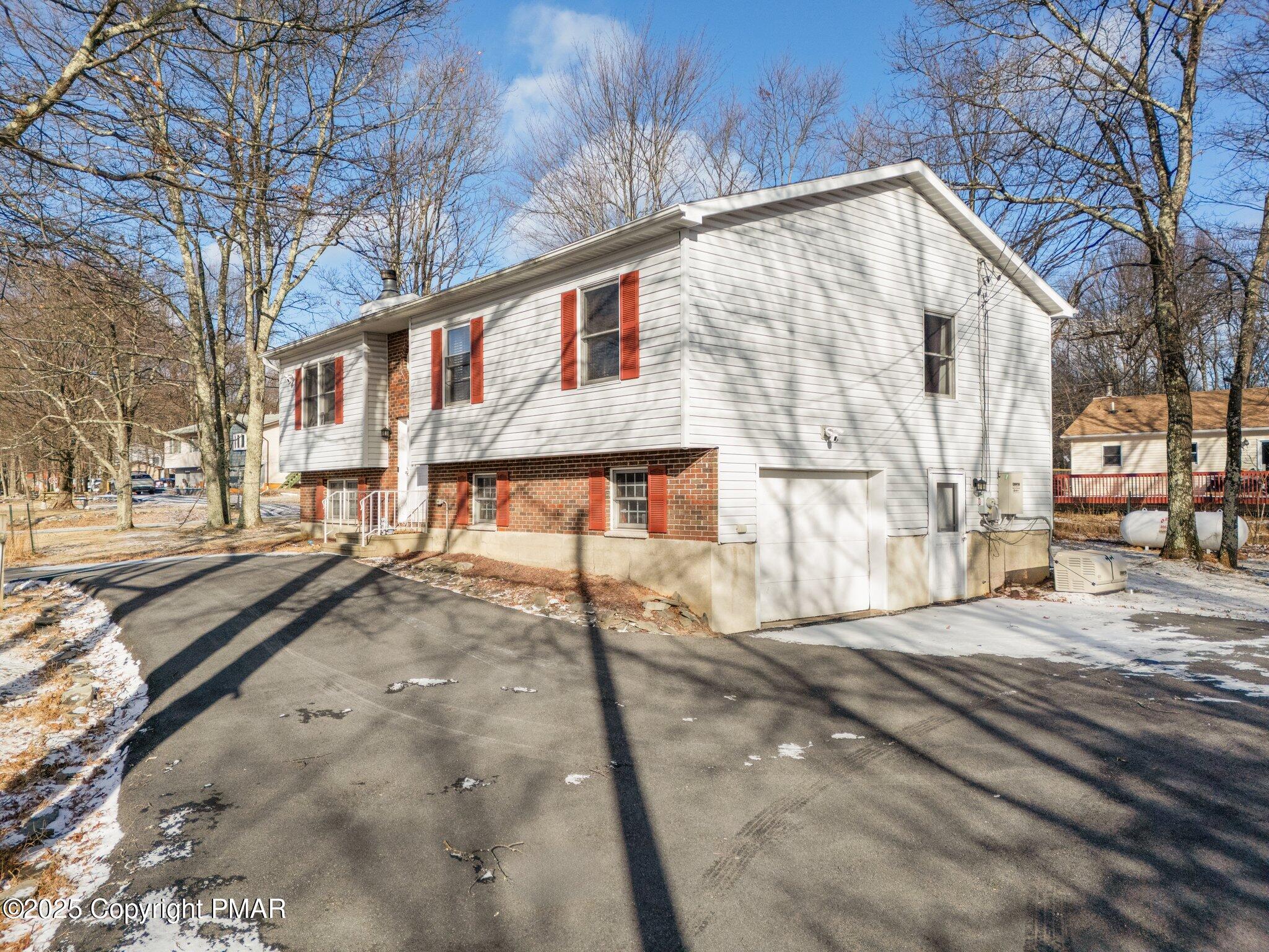 2123 Valleyview Drive Bushkill, PA 18324 - Photo 5 of 39 5-web-or-mls-Image-5