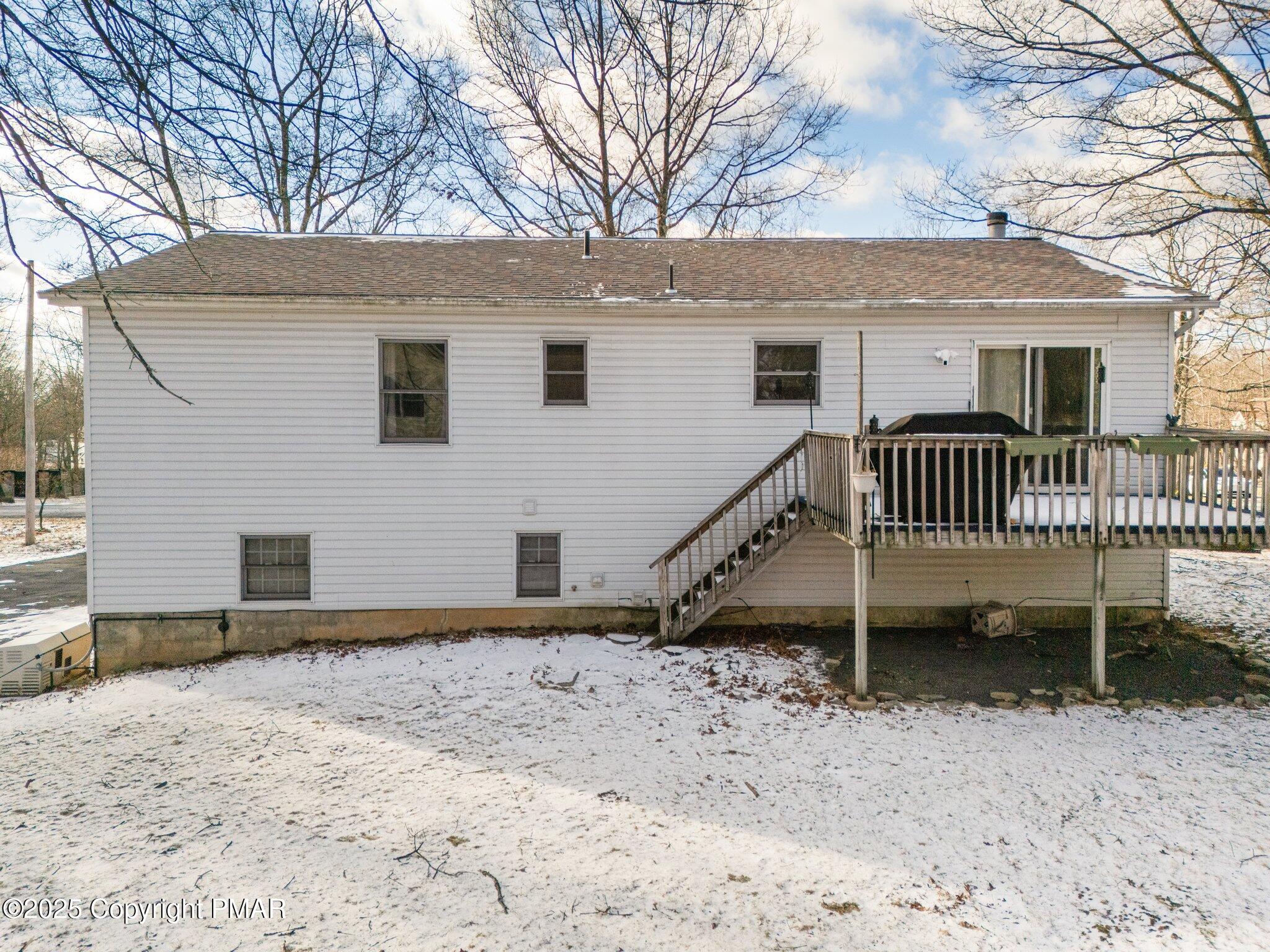 2123 Valleyview Drive Bushkill, PA 18324 - Photo 6 of 39 6-web-or-mls-Image-6