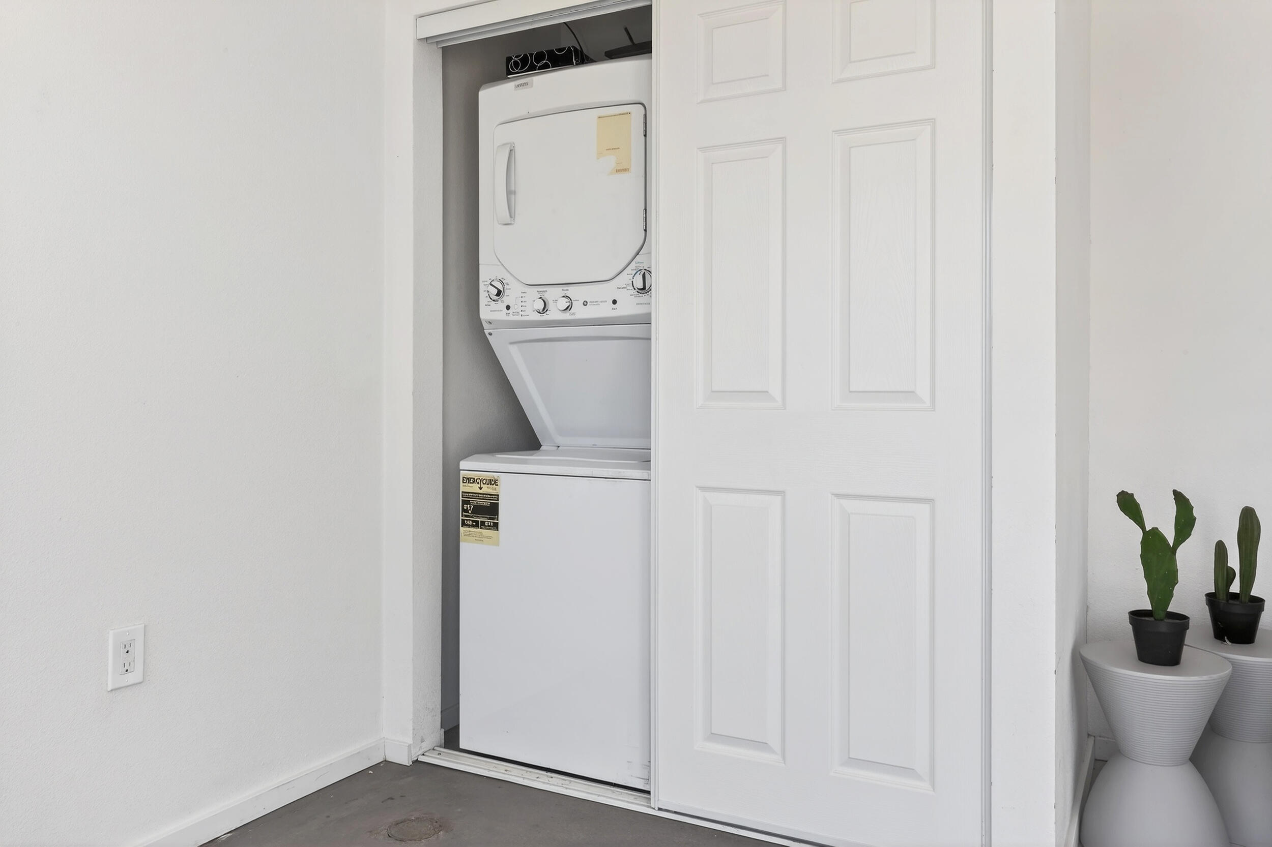 2071 Border Avenue Joshua Tree, CA 92252 - Photo 23 of 50 a utility room with dryer and washer