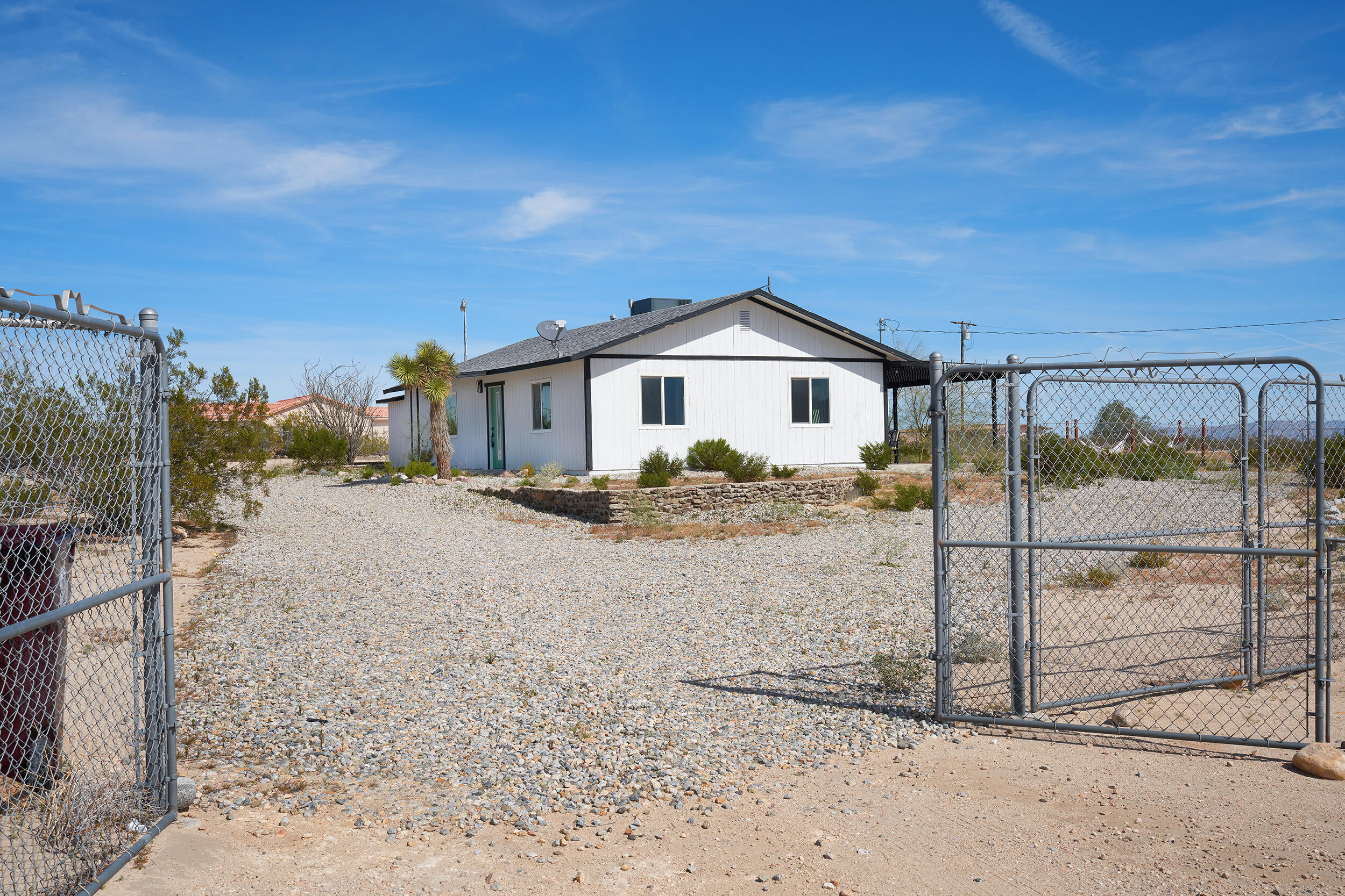 2071 Border Avenue Joshua Tree, CA 92252 - Photo 4 of 50 a view of a house with a yard