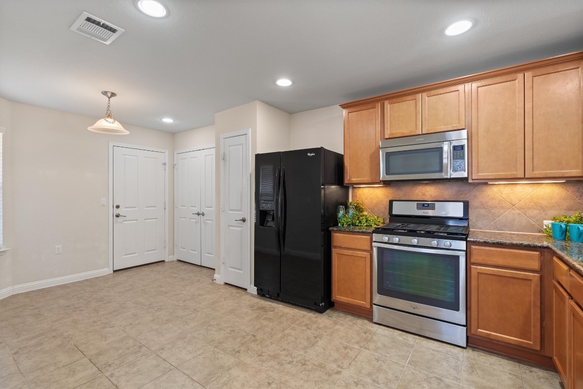 307 Kickapoo Creek Lane Georgetown, TX 78633 - Photo 10 of 30