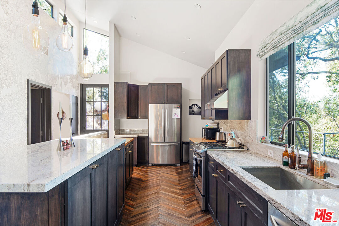 21273 Entrada Road Topanga, CA 90290 - Photo 4 of 24 Gallery Image 4