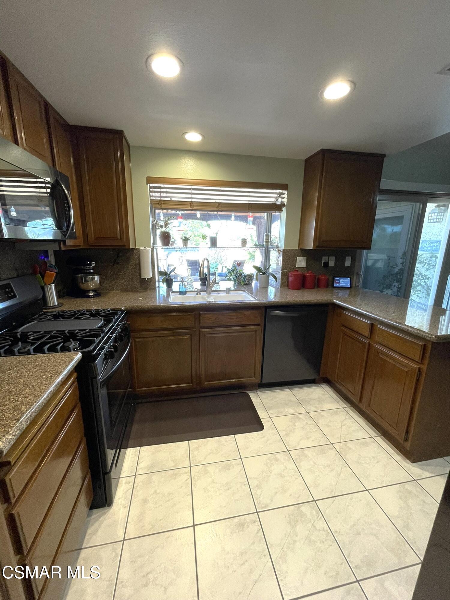 13677 Gunsmoke Road Moorpark, CA 93021 - Photo 8 of 24 8
