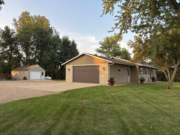 $389,900 | 27366 260th Street, Worthington, MN 56187