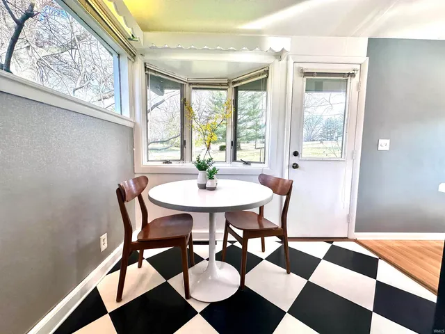 $273,500 | 701 Applewood Road, Huntingburg, IN 47542