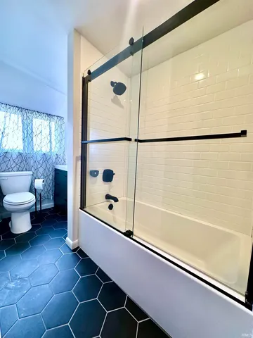 $273,500 | 701 Applewood Road, Huntingburg, IN 47542