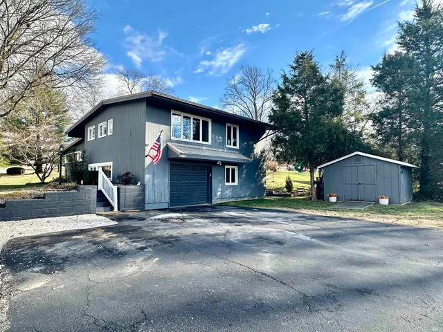 $273,500 | 701 Applewood Road, Huntingburg, IN 47542