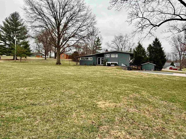 $273,500 | 701 Applewood Road, Huntingburg, IN 47542
