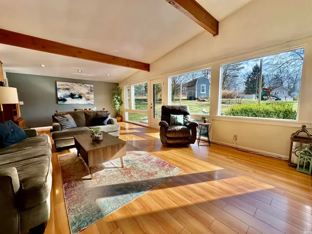 $273,500 | 701 Applewood Road, Huntingburg, IN 47542