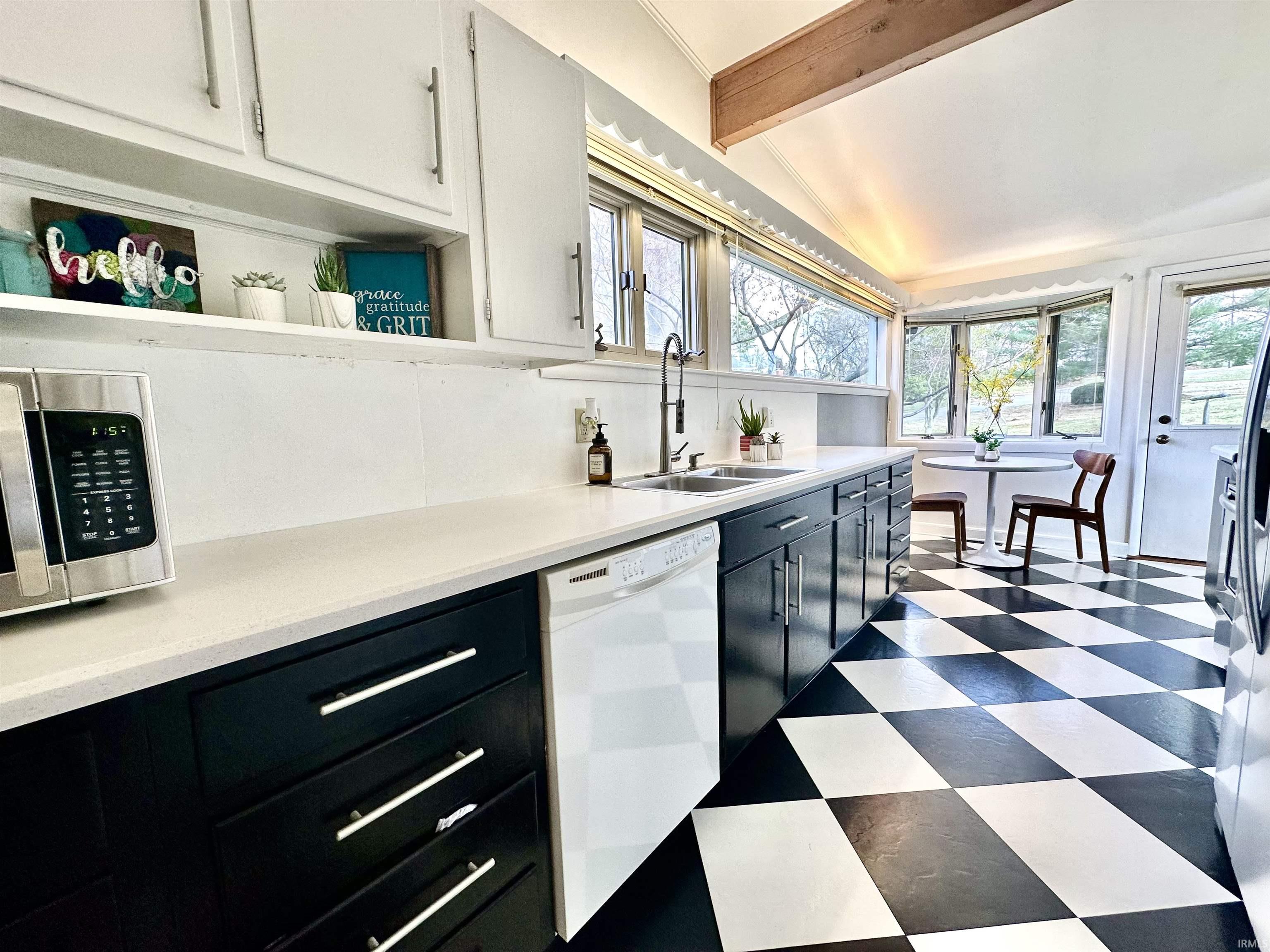 701 Applewood Road Huntingburg, IN 47542 - Photo 8 of 29