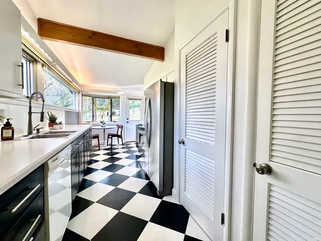 $273,500 | 701 Applewood Road, Huntingburg, IN 47542