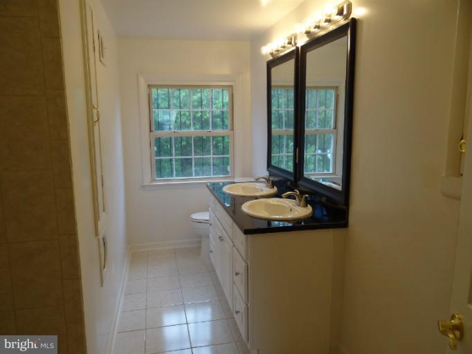 7917 Subet Road Baltimore, MD 21244 - Photo 11 of 19 Bath