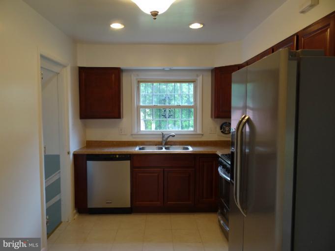 7917 Subet Road Baltimore, MD 21244 - Photo 5 of 19 Kitchen