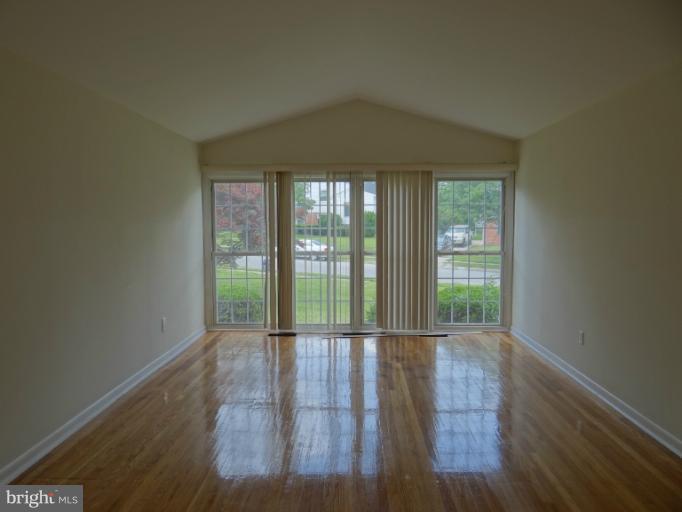 7917 Subet Road Baltimore, MD 21244 - Photo 8 of 19 Living Room