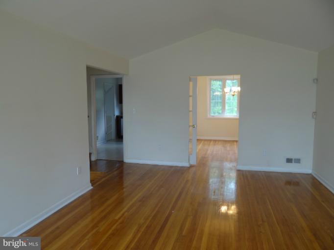 7917 Subet Road Baltimore, MD 21244 - Photo 9 of 19 Living Room