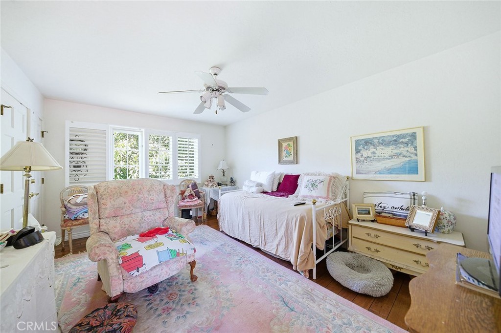 2393 Allen Avenue Altadena, CA 91001 - Photo 20 of 41 a bedroom with bed and a window