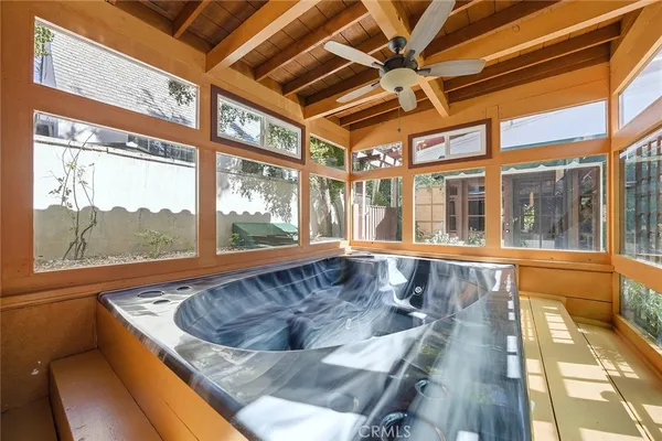 a view of a large tub with a outdoor space