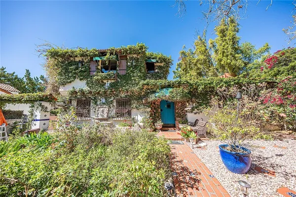 a view of a backyard of the house
