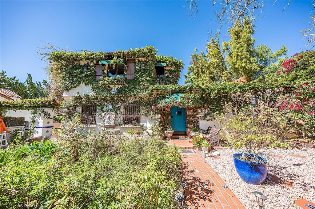 2393 Allen Avenue Altadena, CA 91001 - Photo 3 of 41 a view of a backyard of the house