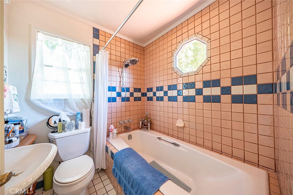 2393 Allen Avenue Altadena, CA 91001 - Photo 39 of 41 a bathroom with a toilet a sink and bathtub