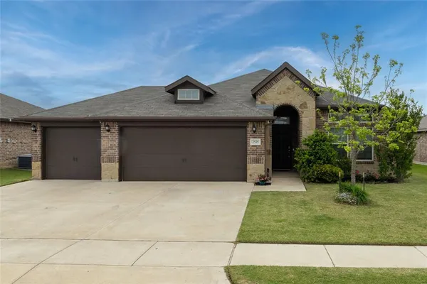 $380,000 | 2525 Silver Fox Trail, Weatherford, TX 76087
