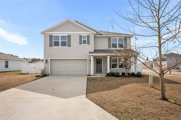 a view of a house with a yard