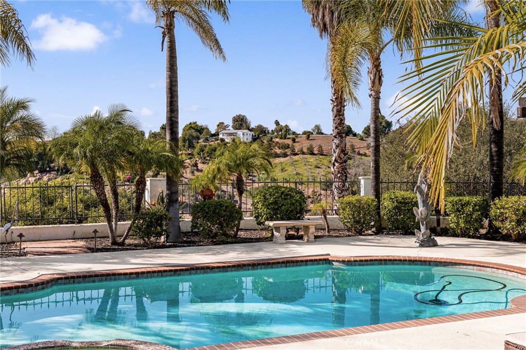 2465 Via Oeste Drive Fallbrook, CA 92028 - Photo 33 of 44