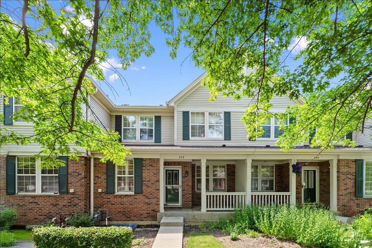 642 West Moreland Avenue Addison, IL 60101 - Photo 1 of 33