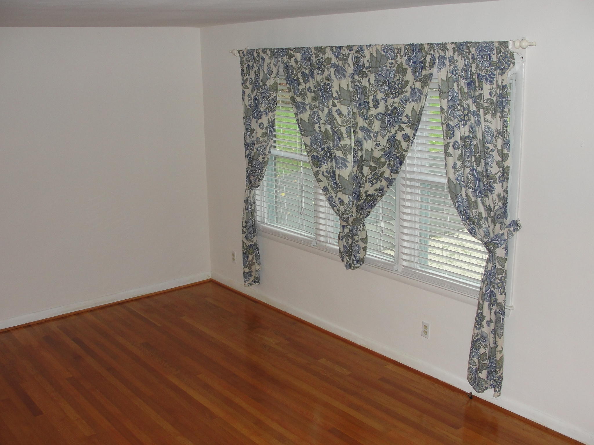 1217 Bonbrook Mill Road Rocky Mount, VA 24151 - Photo 7 of 26 living room Fresh Paint!