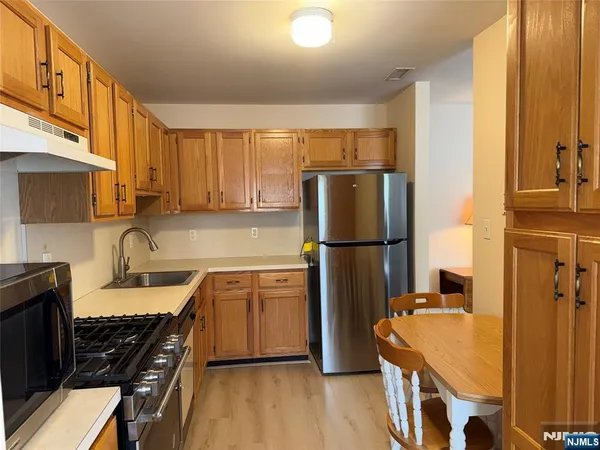 $424,000 | 5 Chanda Court, Unit A005, Clifton, NJ 07012