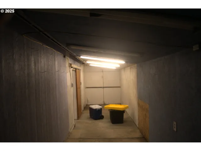 a picture of empty room