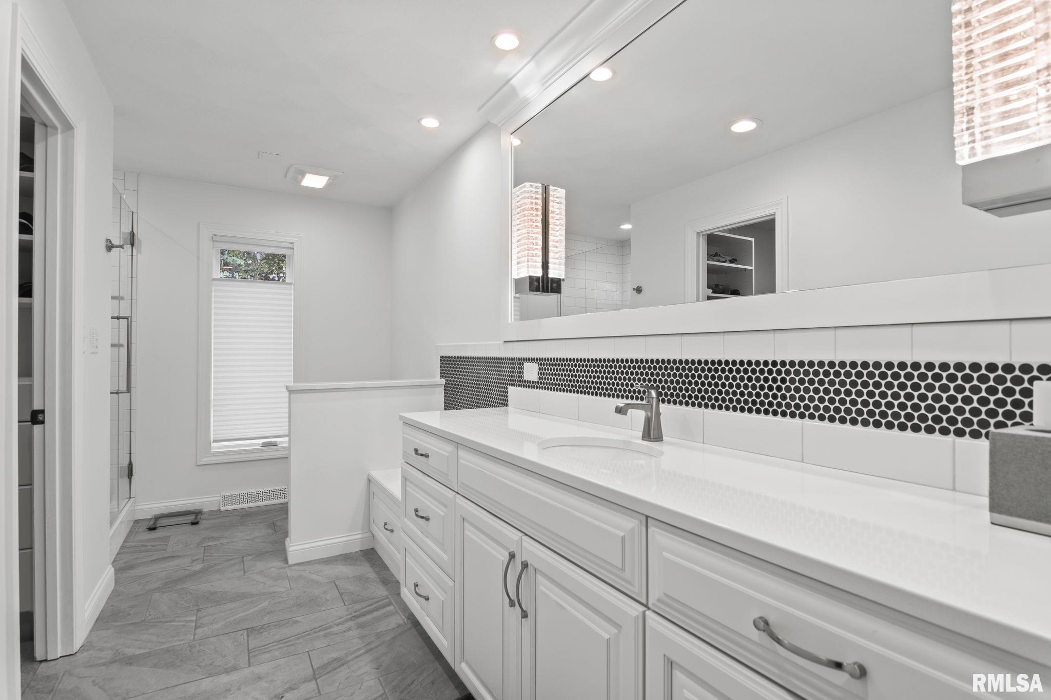 1908 Oak Creek Road Springfield, IL 62704 - Photo 34 of 76
