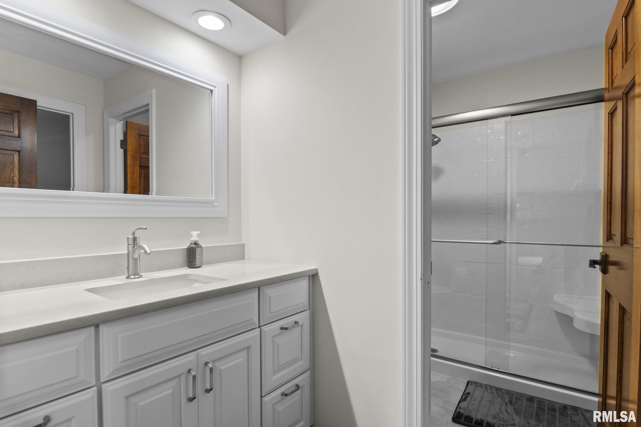 1908 Oak Creek Road Springfield, IL 62704 - Photo 58 of 76