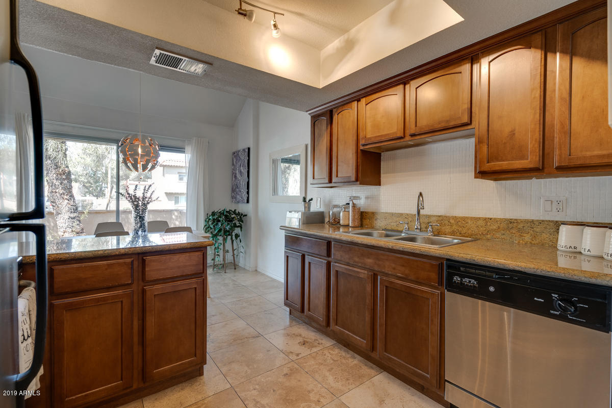 3807 North 30th Street, Unit 4 Phoenix, AZ 85016 - Photo 18 of 44 3807n30th-34